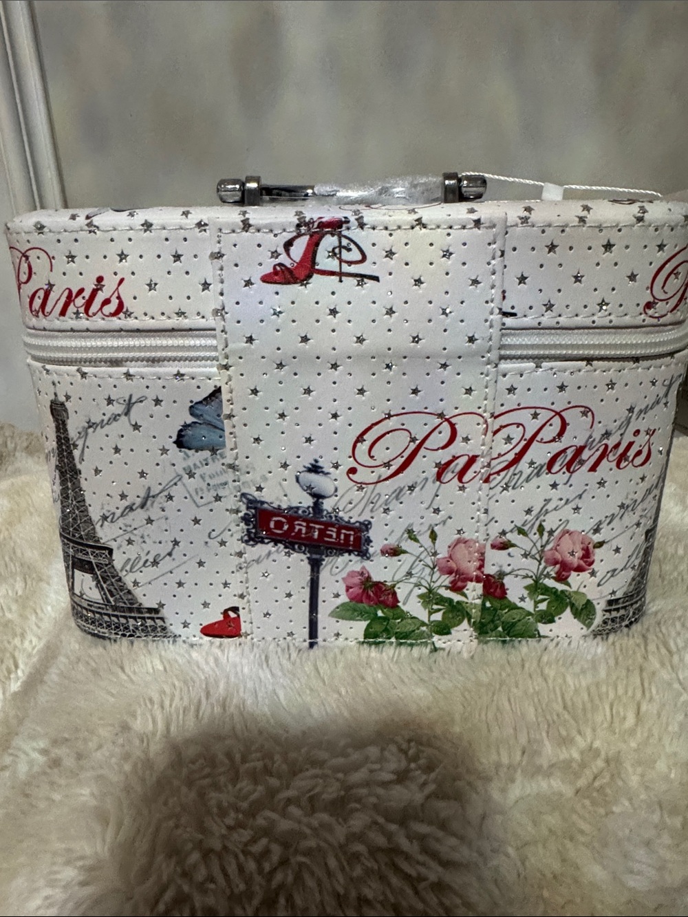 Paris Eiffel Tower Cosmetic Train Case in White 8" Wide x 5 1/2" Tall x 4” Deep - Picture 6 of 10